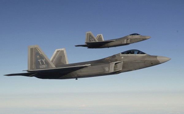 F-22 sẽ nằm trong số các vũ khí được Mỹ triển khai dài hạn tại Đông Á. Ảnh: Japan Times.