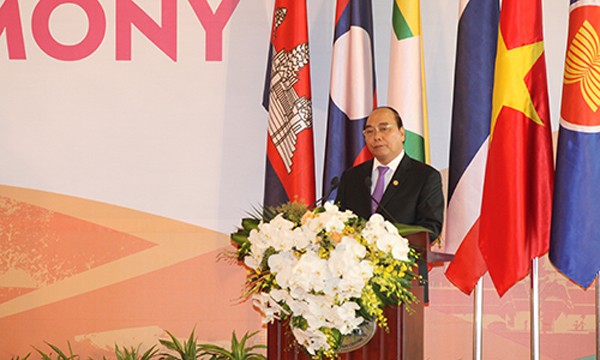 Thủ tướng Nguyễn Xuân Phúc phát biểu khai mạc hội nghị. Ảnh: Thành Trung