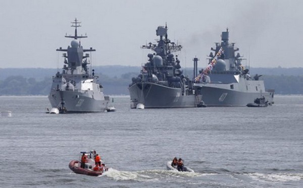 Các tàu khu trục và tàu hộ vệ tên lửa hiện đại của Hạm đội Baltic. Ảnh: Reuters.