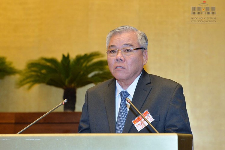 Tổng Thanh tra Chính phủ Phan Văn Sáu trình bày Báo cáo công tác phòng, chống tham nhũng năm 2016 trước Quốc hội ngày 28/10. Ảnh: Trần Tuyết