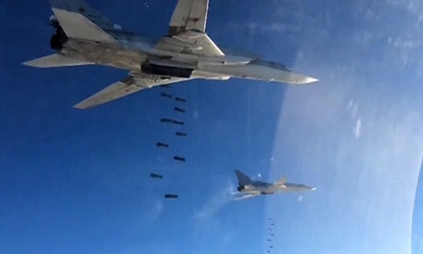 Không quân Nga ném bom vào phe khủng bố ở Syria. Ảnh: RT.