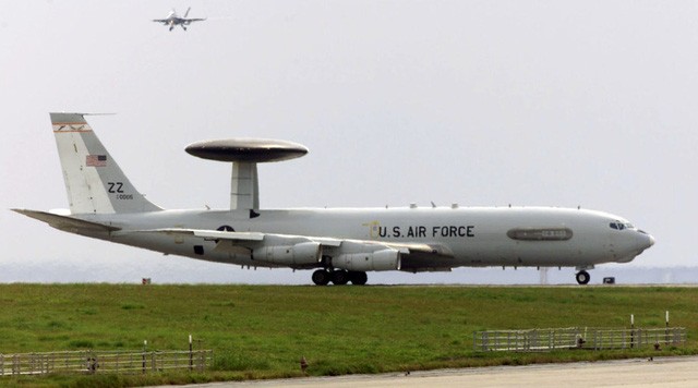 Máy bay quân sự E-3 của Mỹ (Ảnh: Sputnik)