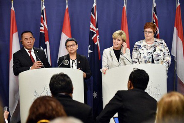 Từ trái sang: Bộ trưởng Quốc phòng Indonesia Ryamizard Ryacudu, Ngoại trưởng Indonesia Retno Marsudi, Ngoại trưởng Australia Julie Bishop và Bộ trưởng Quốc phòng Australia Marise Payne tham dự cuộc họp báo chung tại Sydney năm ngoái. Ảnh: AFP