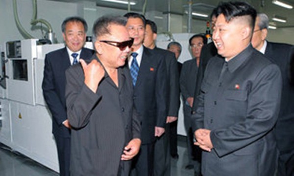 Ông Kim Jong-il và nhà lãnh đạo Triều Tiên năm 2011. Ảnh: AFP.
