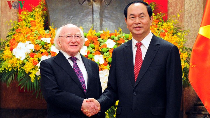 Chủ tịch nước Trần Đại Quang và Tổng thống Michael D. Higgins nhất trí tạo điều kiện thuận lợi và khuyến khích doanh nghiệp hai nước hợp tác đầu tư. Ảnh: VOV