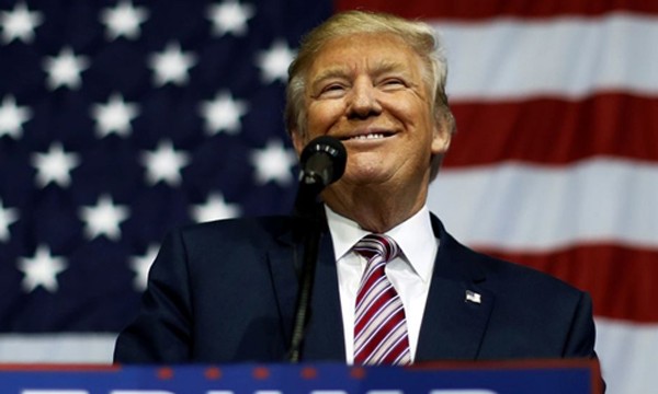 Donald Trump đánh bại Hillary Clinton, trở thành tổng thống thứ 45 của Mỹ. Ảnh: Reuters.