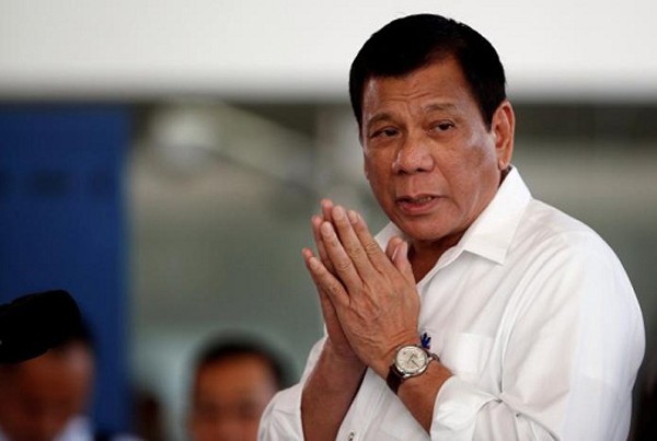 Tổng thống Duterte chúc ông Trump sống lâu. Ảnh: Reuters