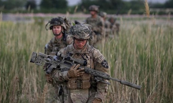Lính Mỹ trong một cuộc tuần tra ở Afghanistan. Ảnh: Reuters.