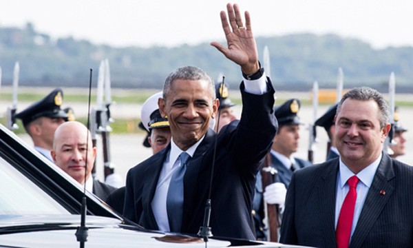 Obama đặt chân đến Athens, Hy Lạp hôm 15/11. Ảnh:Anadolu