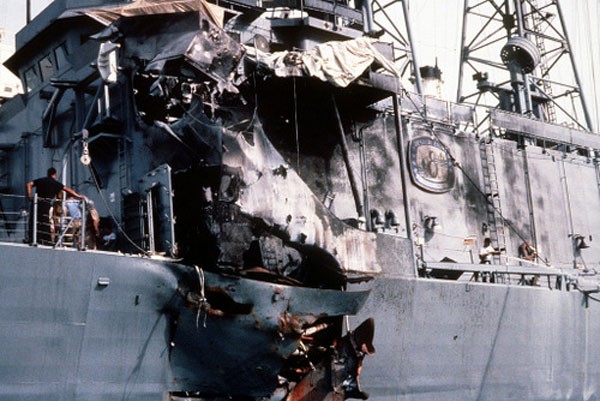 USS Stark bị thương nặng do hai quả Exocet của Iraq. Ảnh:Wikipedia.