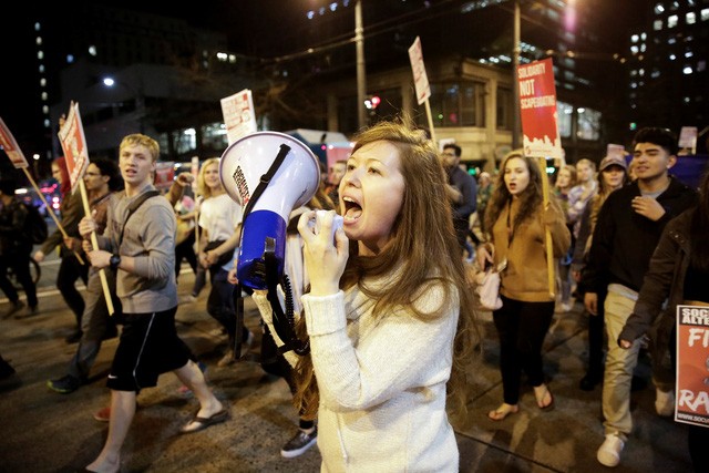 Người biểu tình phản đối kết quả bầu cử Tổng thống Mỹ. (Ảnh: Reuters)