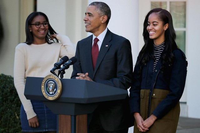 Tổng thống Mỹ Barack Obama và 2 con gái. (Ảnh: Reuters)