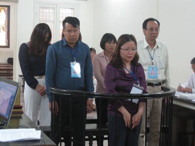 Các bị cáo tại phiên tòa cuối tháng 4/2016. Ảnh: Hà Linh