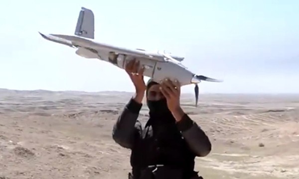 Máy bay không người lái nghi của Nhà nước Hồi giáo bị phiến quân Sarya Ansar al Al qaeda ở Libya bắt được. Ảnh:RT.