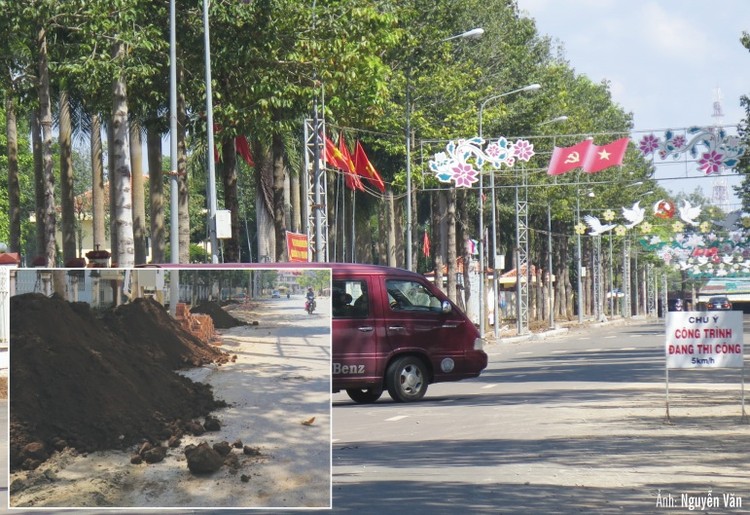 Phần vỉa hè của tuyến đường 6-1 (tuyến có Trụ sở UBND tỉnh Bình Phước) có cắm biển “Công trình đang thi công”.