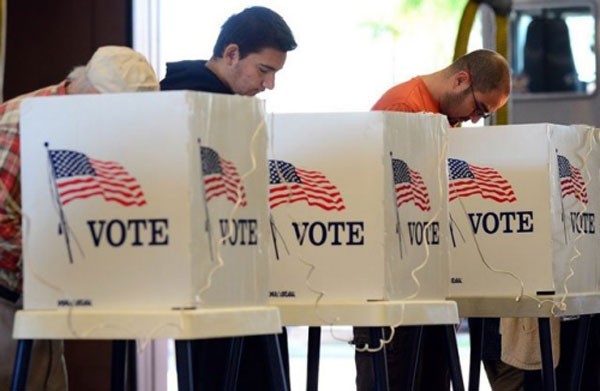 Cử tri Mỹ bỏ phiếu. Ảnh:Reuters