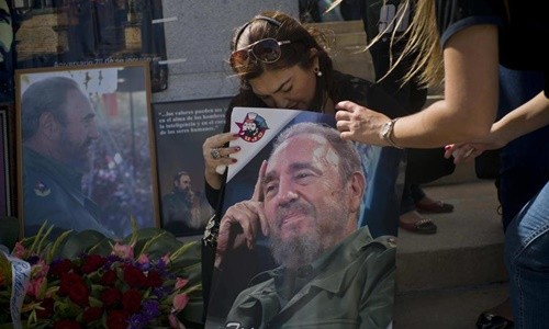 Thủ đô Havana, Cuba, chìm trong yên lặng trước sự ra đi của cựu chủ tịch Fidel Castro. Ảnh:AP