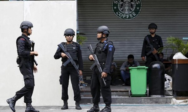 Cảnh sát chống khủng bố Indonesia. Ảnh:Reuters.