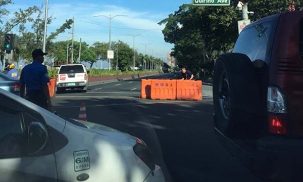 Tuyến đường qua đại sứ quán Mỹ ở Manila bị phong tỏa vì vật thể khả nghi. Ảnh:Manila Bulletin.