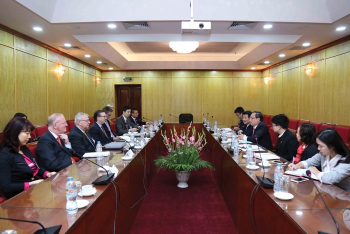 Cuộc làm việc giữa Thứ trưởng Bộ KH&ĐT Nguyễn Văn Hiếu với Đoàn doanh nghiệp của Hội đồng Kinh doanh Hoa Kỳ - ASEAN. Ảnh: Đức Trung