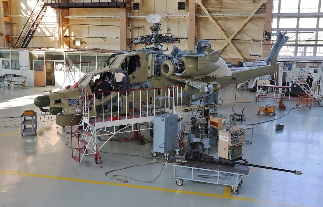 Bên trong nhà máy sản xuất trực thăng 'thợ săn đêm' Mi-28NE