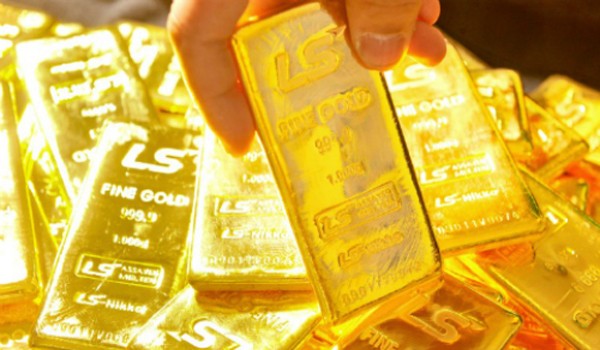 Giá vàng giảm mạnh khi đồng USD tăng.