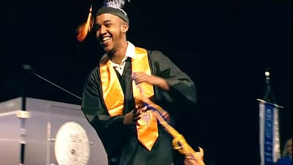 Abdul Razak Ali Artan trong bức ảnh tốt nghiệp trường cao đẳng cộng đồng Columbus năm nay. Ảnh:BBC
