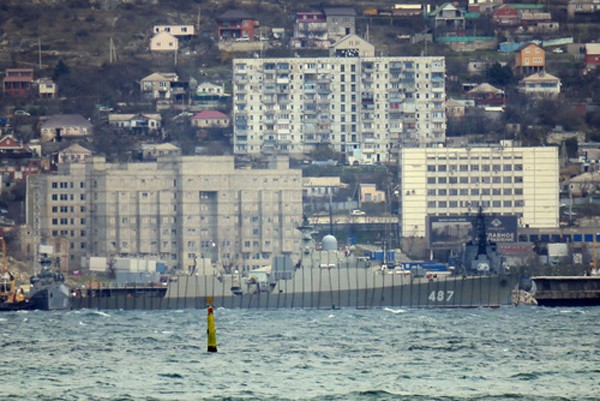 Một tàu hộ vệ tên lửa lớp Gepard được Nga khử từ vào ngày 29/11, trong khi chiếc còn lại bắt đầu thử nghiệm trên biển từ giữa tháng 11.