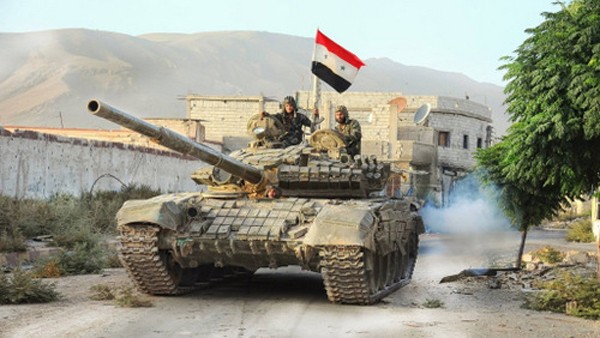 Xe tăng quân chính phủ tại Aleppo. Ảnh:Almasdar News.