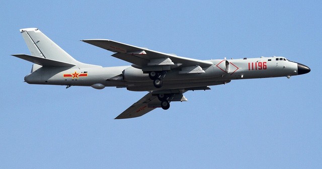 Máy bay ném bom H-6 của Trung Quốc (Ảnh: Warisboring)