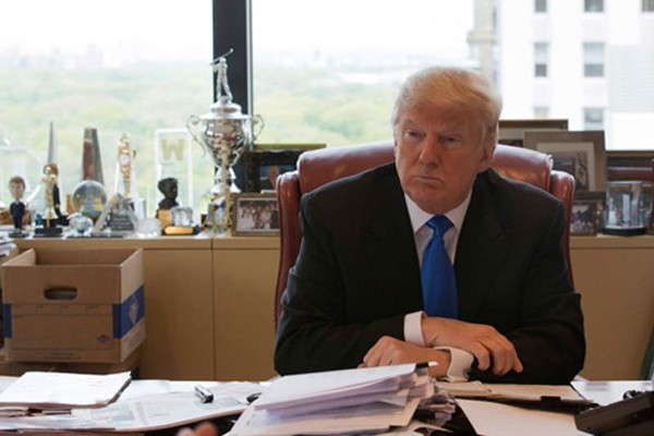 Ông Donald Trump đang chịu áp lực tách riêng việc kinh doanh và chính trị. Ảnh:AP