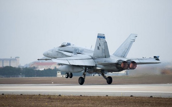 Một chiếc F-18 xuất phát từ căn cứ Iwakuni. Ảnh:Pinterest.