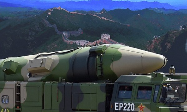 Tên lửa đạn đạo mang đàu đạn hạt nhân DF-41 của Trung Quóc. Ảnh:Blog Factory