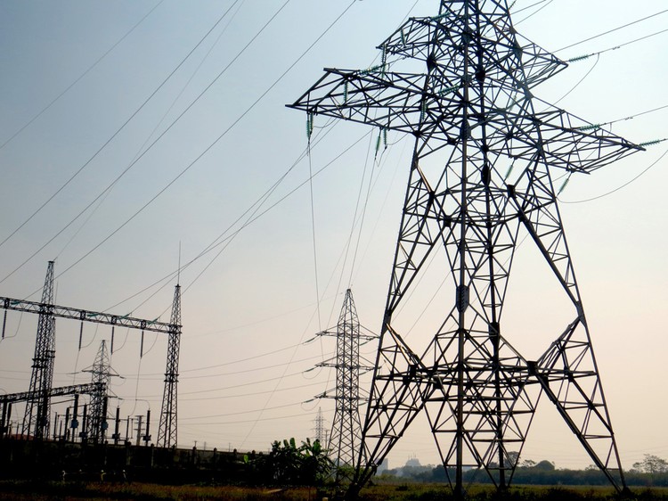 Ban Quản lý lưới điện Hà Nội trong năm 2016 có một gói thầu chỉ định thầu “gây ấn tượng” với tỷ lệ tiết kiệm gần 50%. Ảnh: Tiên Giang