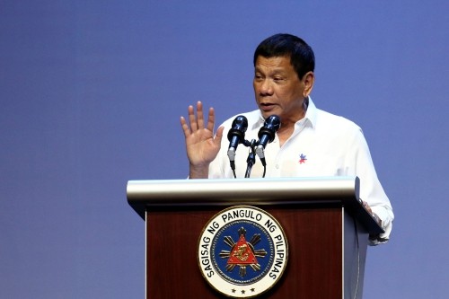 Tổng thốngRodrigo Duterte hôm qua phát biểu trước cộng đồng người Philippines tại Singapore. Ảnh:Reuters