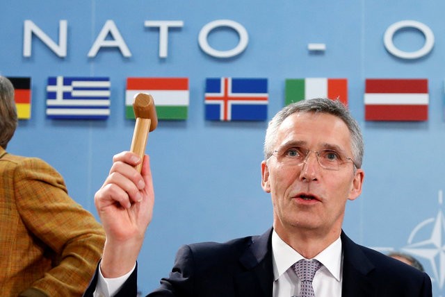 Tổng thư ký NATO Jens Stoltenberg chủ trì một cuộc họp của khối ở Brussels, Bỉ ngày 6/12 (Ảnh: Reuters)