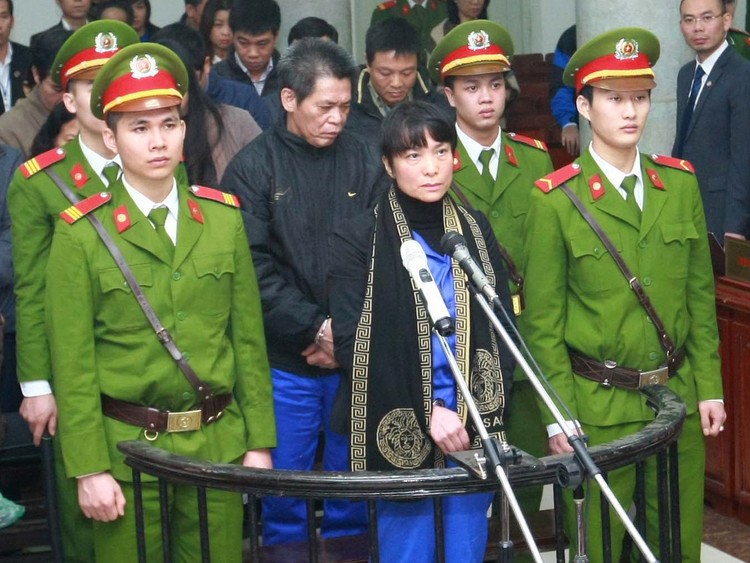 Bị cáo Phạm Thị Bích Lương (cựu Giám đốc Agribank - Chi nhánh Nam Hà Nội) bị tuyên phạt tổng cộng 30 năm tù. Ảnh: Huyền Trang