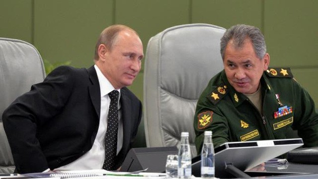 Tổng thống Nga Putin (trái) và Bộ trưởng Quốc phòng Sergey Shoygu (Ảnh: Documentary)
