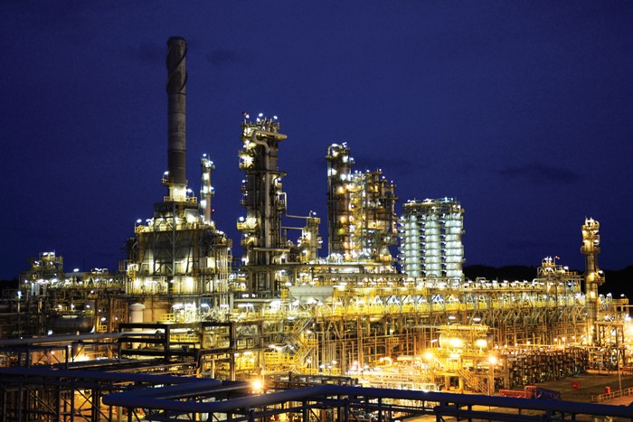 Việc hoàn thành sớm kế hoạch sản lượng là nhờ vận hành tuyệt đối an toàn và ổn định liên tục Nhà máy Lọc dầu Dung Quất ở công suất tối ưu từ 105 - 107%