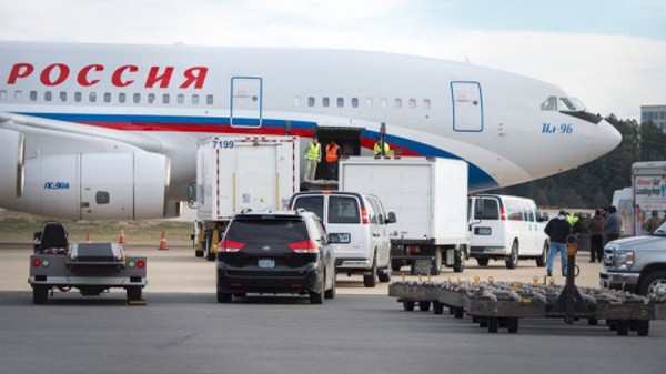 Máy bay Nga đến đón các nhà ngoại giao và gia đình. Ảnh:RTE