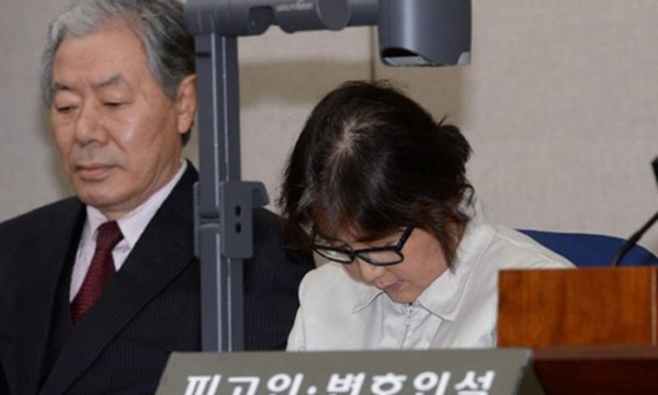 Bà Choi Soon-sil, bạn thân Tổng thống Hàn Quốc Choi Soon-sil trong phiên tòa hôm 19/12/2016. Ảnh:Reuters