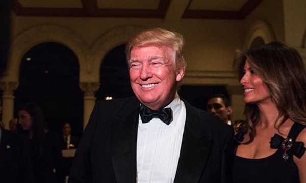 Tổng thống đắc cử Mỹ Donald Trump và vợ, bà Melania, có mặt tại buổi tiệc mừng năm mới ở Mar-a-Lago. Ảnh:New York Times