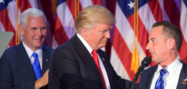 Tổng thống đắc cử Mỹ Donald Trump (giữa). (Ảnh: AFP)