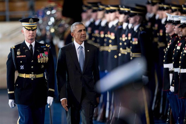 Tổng thống Barack Obama tham dự lễ chia tay lực lượng vũ trang Mỹ tại căn cứ quân sự Myer-Henderson ở Arlington, Washington ngày 4/1 (Ảnh: AFP)