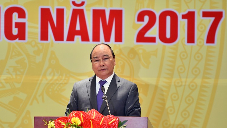 Thủ tướng Chính phủ Nguyễn Xuân Phúc yêu cầu phải có đột phá trong xử lý các ngân hàng yếu kém và nợ xấu. Ảnh: Nhật Bắc
