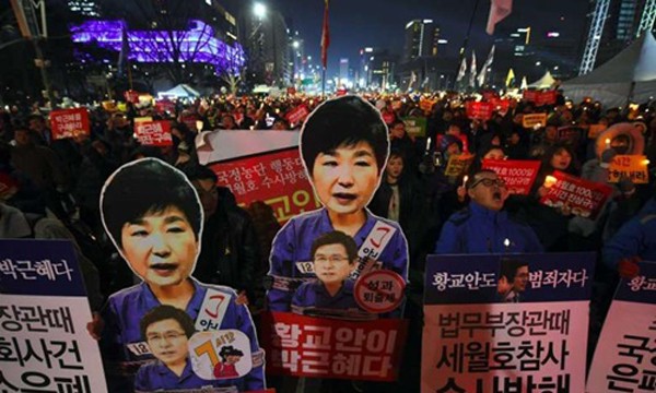 Ước tính nửa triệu người Hàn Quốc hôm nay biểu tình đòi Tổng thống Park Geun-hye từ chức. Ảnh:AFP