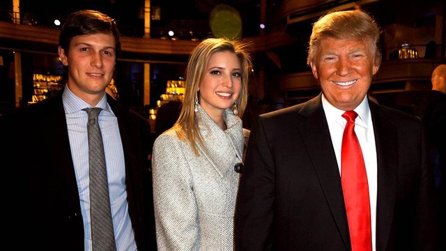 Tổng thống đắc cử Mỹ Donald Trump (ngoài cùng bên phải) cùng con gái Ivanka Trump và con rể Jared Kushner (Ảnh: Today)