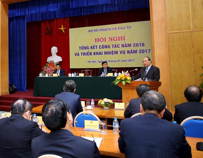 Thủ tướng Chính phủ Nguyễn Xuân Phúc nhấn mạnh, Bộ KH&ĐT phải đi đầu trong cải cách thể chế, tiên phong trong cơ cấu lại bộ máy. Ảnh: Lê Tiên