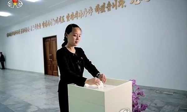 Bà Kim Yo-jong đi bỏ phiếu tại một cuộc bầu cử địa phương năm 2015. Ảnh:Yonhap
