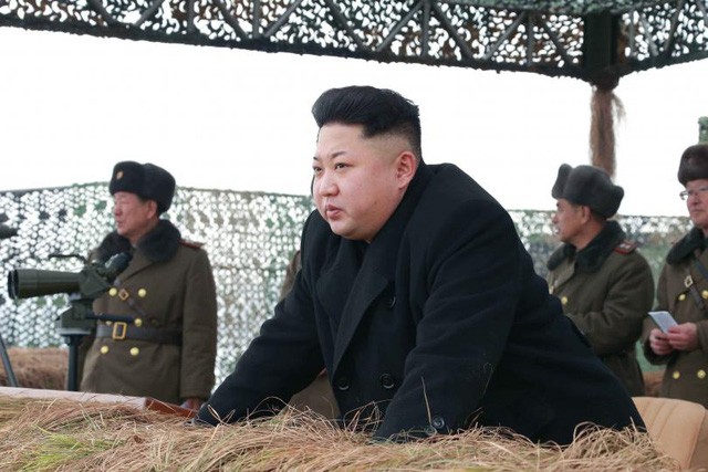 Nhà lãnh đạo Triều Tiên Kim Jong-un thị sát tập trận tại Bình Nhưỡng (Ảnh: KCNA)